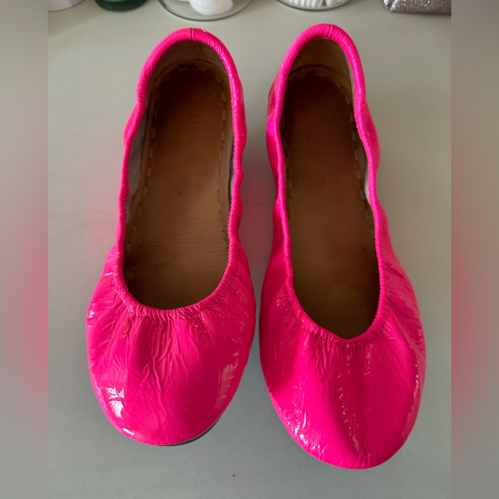 Pop Pink Patent Tieks Size 10 EUC